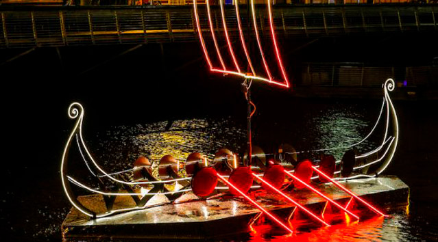 dublin barco vikingo iluminado de Navidad